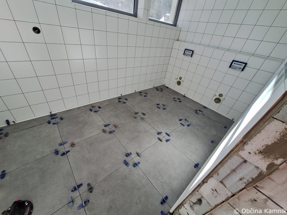 Prenova sanitarij na bazenu Pod skalco (19)